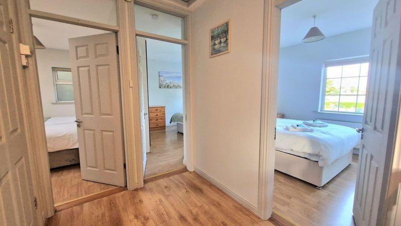 4 Bedroom Townhouse Γκάλγουεϊ Εξωτερικό φωτογραφία